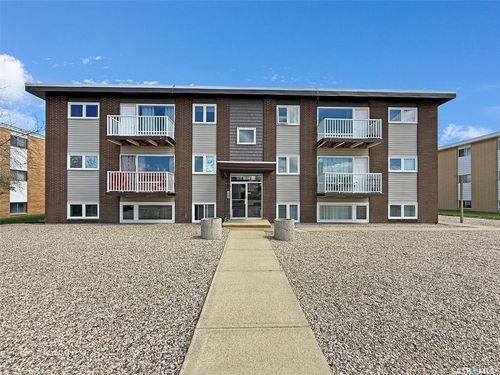 373 2nd Avenue Se, Swift Current, SK, S9H3J5 | Card Image