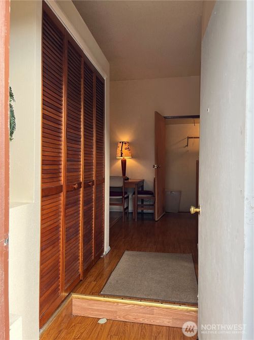 22504 8th Ave S, Des Moines, WA, 98198-6905 | Card Image