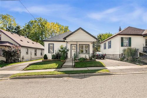 236 Grove St, Simcoe, ON, N3Y1K9 | Card Image