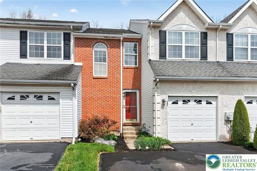 204 Hampshire Dr, Sellersville, PA, 18960-2874 | Card Image