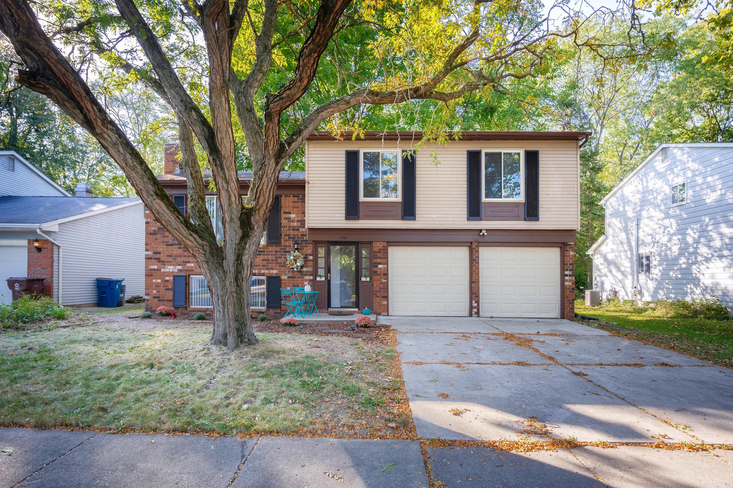 Sheffield Dr, Ypsilanti, MI 48198