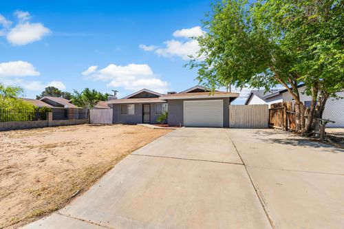 7616 Xavier Ave, California City, CA, 93505-1869 | Card Image