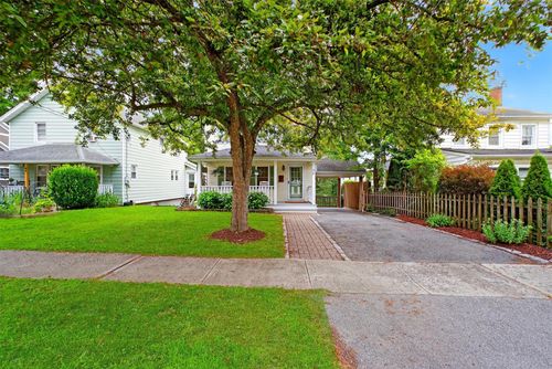 46 Broad St, Fishkill, NY, 12524-1734 | Card Image