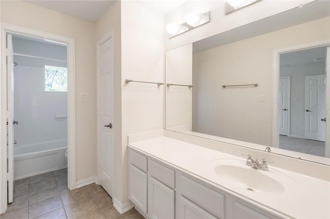 Bathroom with bathtub | Image 32
