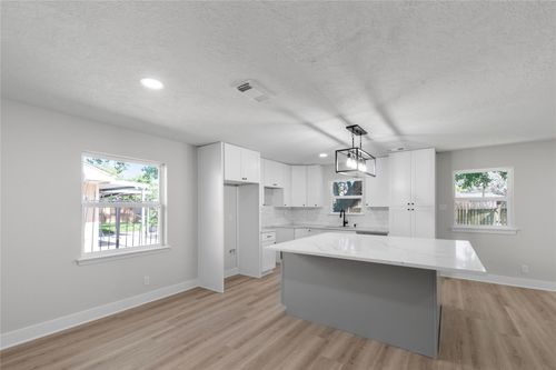 5102 Tavenor Ln, Houston, TX, 77048-2624 | Card Image