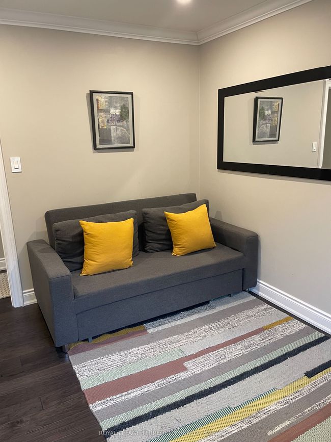 UPPER - 69 Burnaby Blvd, Home with 2 bedrooms, 1 bathrooms and 1 parking in Toronto ON | Image 16