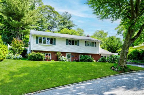 94 Iceland Dr, Huntingtn Sta, NY, 11746-4230 | Card Image