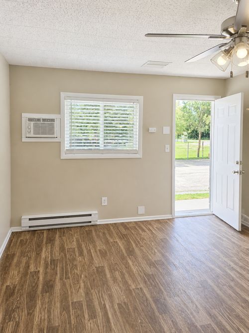 1205 S Sibley Ave, Litchfield, MN, 55355-4564 | Card Image