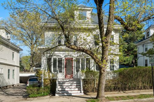 121 Thorndike St, Brookline, MA, 02446-5872 | Card Image