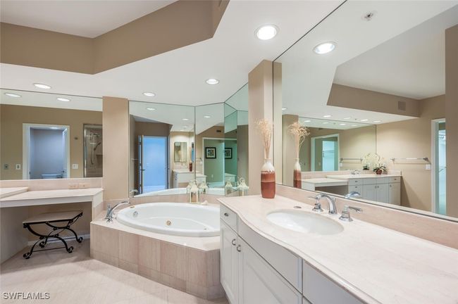 Primary Bathroom | Image 23