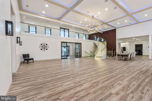 24035 New Mountain Rd, ALDIE, VA, 20105-2166 | Card Image
