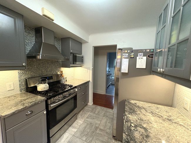 Granite Counter Tops & Under Cabinet Lighting | Image 14