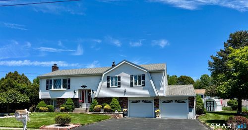 15 Bridle Path Ln, West Haven, CT, 06516-6606 | Card Image