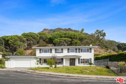 18053 Blue Sail Dr, Pacific Palisades, CA, 90272-2902 | Card Image
