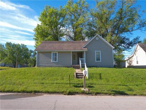701 W Peoria St, Paola, KS, 66071-1422 | Card Image
