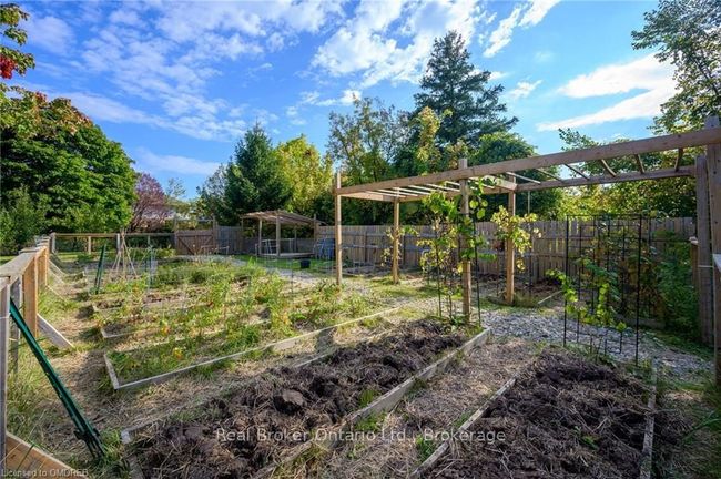 3318 Dundas St, House other with 3 bedrooms, 2 bathrooms and 6 parking in Burlington ON | Image 38