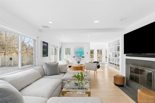 8 Ocean Ln, Amagansett, NY, 11930 | Card Image