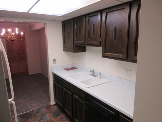 18447 University Park Dr, Condo with 2 bedrooms, 1 bathrooms and null parking in Livonia MI | Image 4