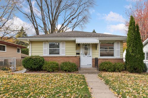 4206 2nd St Ne, Columbia Heights, MN, 55421-2733 | Card Image