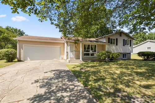 18215 Chipstead Dr, South Bend, IN, 46637-4426 | Card Image