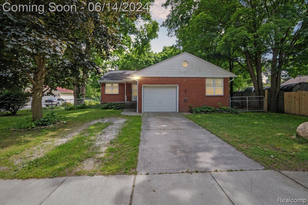 Carl St, New Haven, MI 48048
