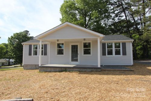 305 E Burnsville St, Wadesboro, NC, 28170-2789 | Card Image