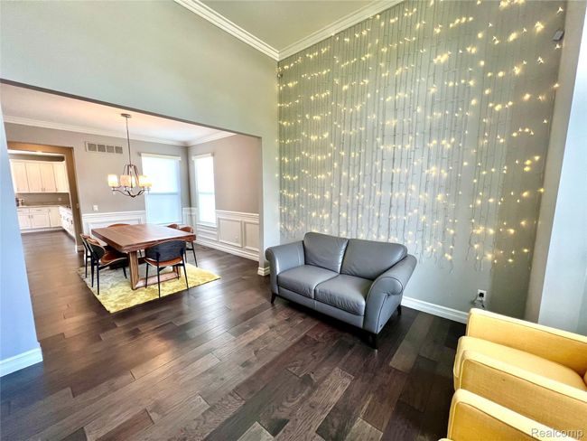 Informal / off dining room | Image 21