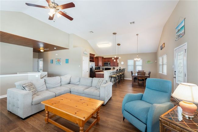 689 Morgan Cir, House other with 4 bedrooms, 3 bathrooms and null parking in Port Aransas TX | Image 6