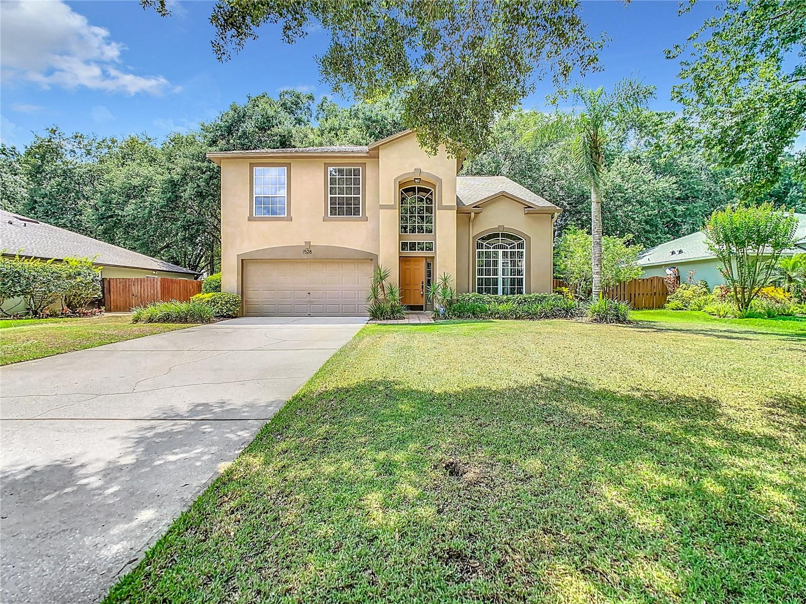 Mccrea Dr, Lutz, FL 33549