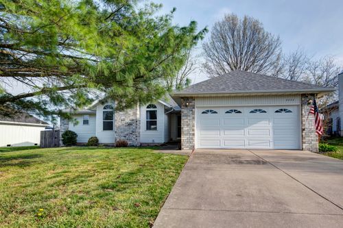 1111 Verna Ln, Nixa, MO, 65714-8205 | Card Image