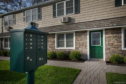 unit-8b-140 Orinoco Dr, Brightwaters, NY, 11718-1137 | Card Image