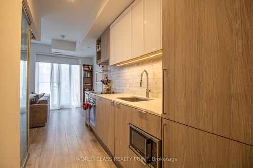 326-2020 Bathurst St, York., ON, M5P0A6 | Card Image