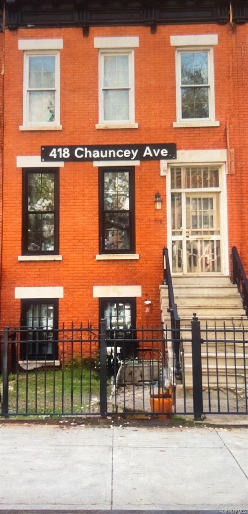 418 Chauncey St, Brooklyn, NY, 11233-2401 | Card Image
