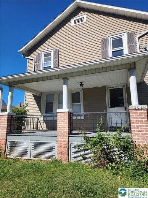 209 Oak St, NAZARETH, PA, 18064-2910 | Card Image