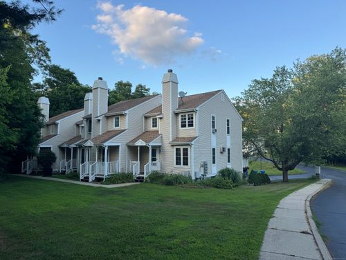 4-4 Starrwood Dr, Norwich, CT, 06360-4058 | Card Image