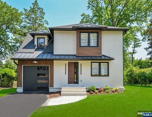 72 Roosevelt St, Cresskill, NJ, 07626-1330 | Card Image