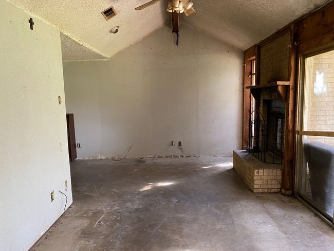 501 S Clay St, House other with 3 bedrooms, 2 bathrooms and null parking in Henrietta TX | Image 7