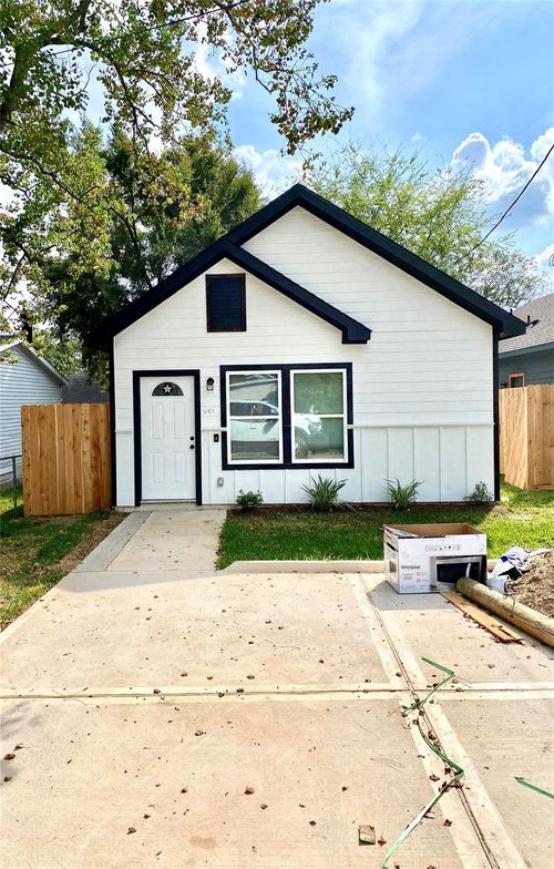 16733 E Hammon, Montgomery, TX, 77316-6720 | Card Image
