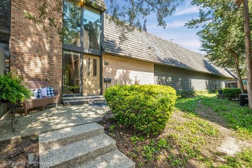 586 Russell St, Barrington, IL, 60010-4125 | Card Image