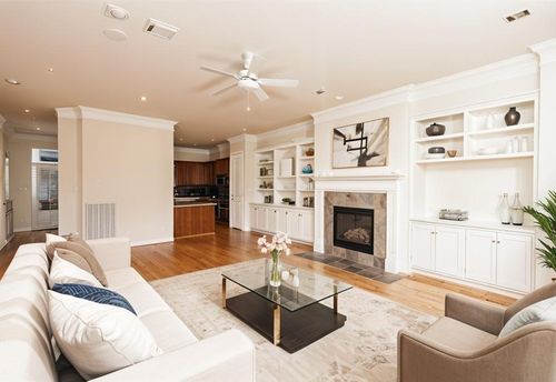 633 Hartman St, Houston, TX, 77007-5802 | Card Image