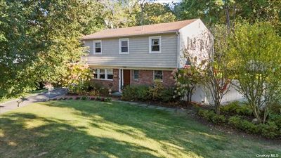 302 E 20th Street, House other with 3 bedrooms, 2 bathrooms and null parking in Huntington Station NY | Image 2