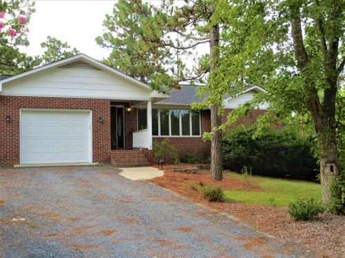 100 New Bedford Cir, Pinehurst, NC, 28374-7008 | Card Image