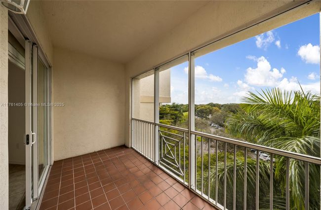 APT-501 - 3600 Oaks Clubhouse Dr, Condo with 3 bedrooms, 2 bathrooms and null parking in Pompano Beach FL | Image 11