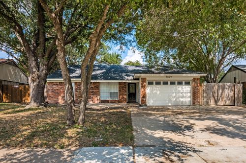 1509 Caplin Dr, Arlington, TX, 76018-1238 | Card Image