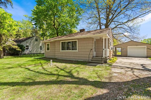1081 Vick Rd, Norton Shores, MI, 49441-5142 | Card Image