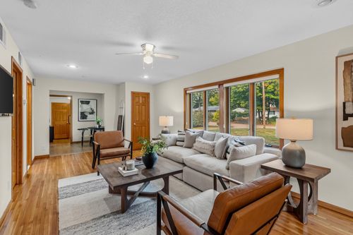17025 11th Ave N, Plymouth, MN, 55447-3525 | Card Image