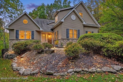 201 Garfield Ln, East Stroudsburg, PA, 18301-7958 | Card Image