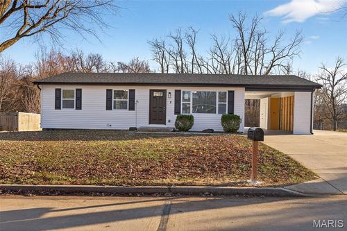 8 Faye Ave, Saint Charles, MO, 63301-3101 | Card Image