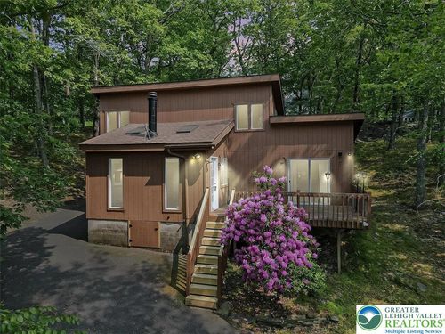 5015 Woodbridge Dr E, Bushkill, PA, 18324-7012 | Card Image