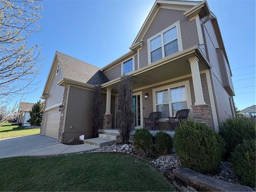 1329 Sw Merryman Dr, Lee's Summit, MO, 64082-3904 | Card Image